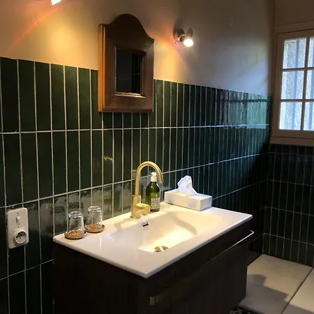 Alloggio in famiglia La Maison Aux Murs Anciens Et Ses *