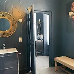 La Maison Aux Murs Anciens Et Ses Tarbes