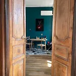 La Maison Aux Murs Anciens Et Ses
