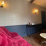 La Maison Aux Murs Anciens Et Ses Privatunterkunft *