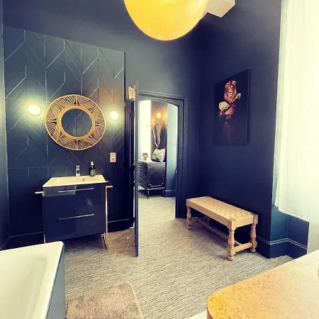 La Maison Aux Murs Anciens Et Ses *