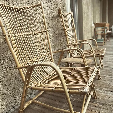 La Maison Aux Murs Anciens Et Ses *