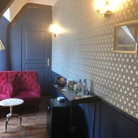 Homestay La Maison Aux Murs Anciens Et Ses *