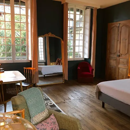 Проживание в семье La Maison Aux Murs Anciens Et Ses