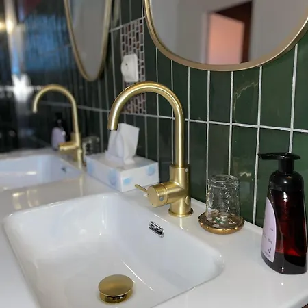 La Maison Aux Murs Anciens Et Ses *