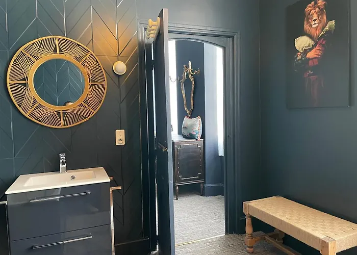 La Maison Aux Murs Anciens Et Ses Тарб