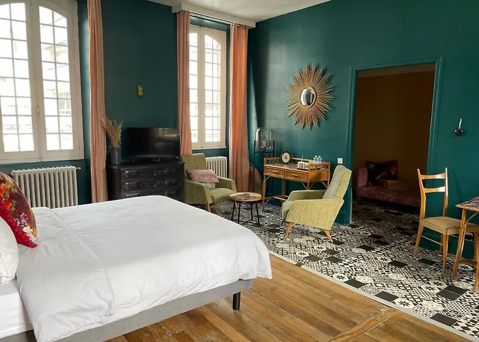 Проживание в семье La Maison Aux Murs Anciens Et Ses